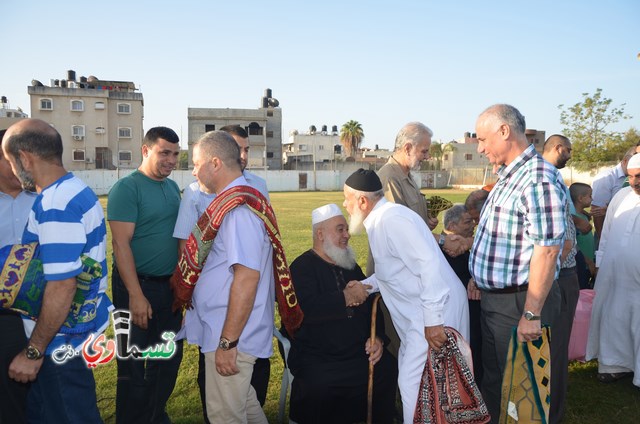  كفرقاسم - فيديو : تتصافح الايدي وتتعانق الرقاب في صلاة عيد الاضحى المبارك في المصلى ومشاركة واسعة مع الابتسامة 